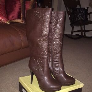 Brand new fashion boots